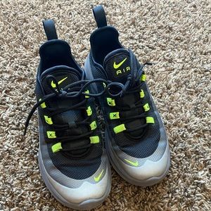 Boys 2y Nike air tennis shoes